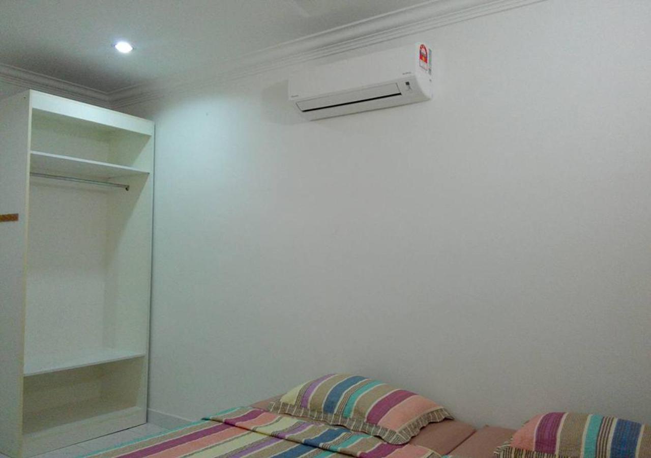 Cityscape Lodge: Budget-Friendly Stay with Free WiFi & Parking Lumut Exterior photo