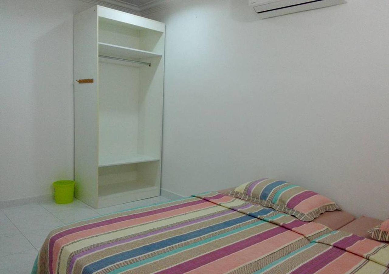 Cityscape Lodge: Budget-Friendly Stay with Free WiFi & Parking Lumut Exterior photo