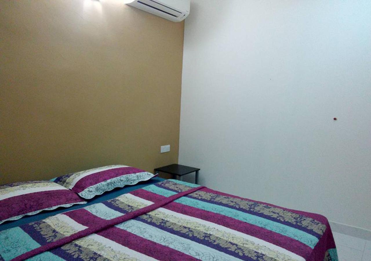 Cityscape Lodge: Budget-Friendly Stay with Free WiFi & Parking Lumut Exterior photo