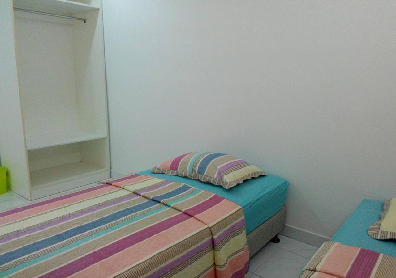 Cityscape Lodge: Budget-Friendly Stay with Free WiFi & Parking Lumut Exterior photo