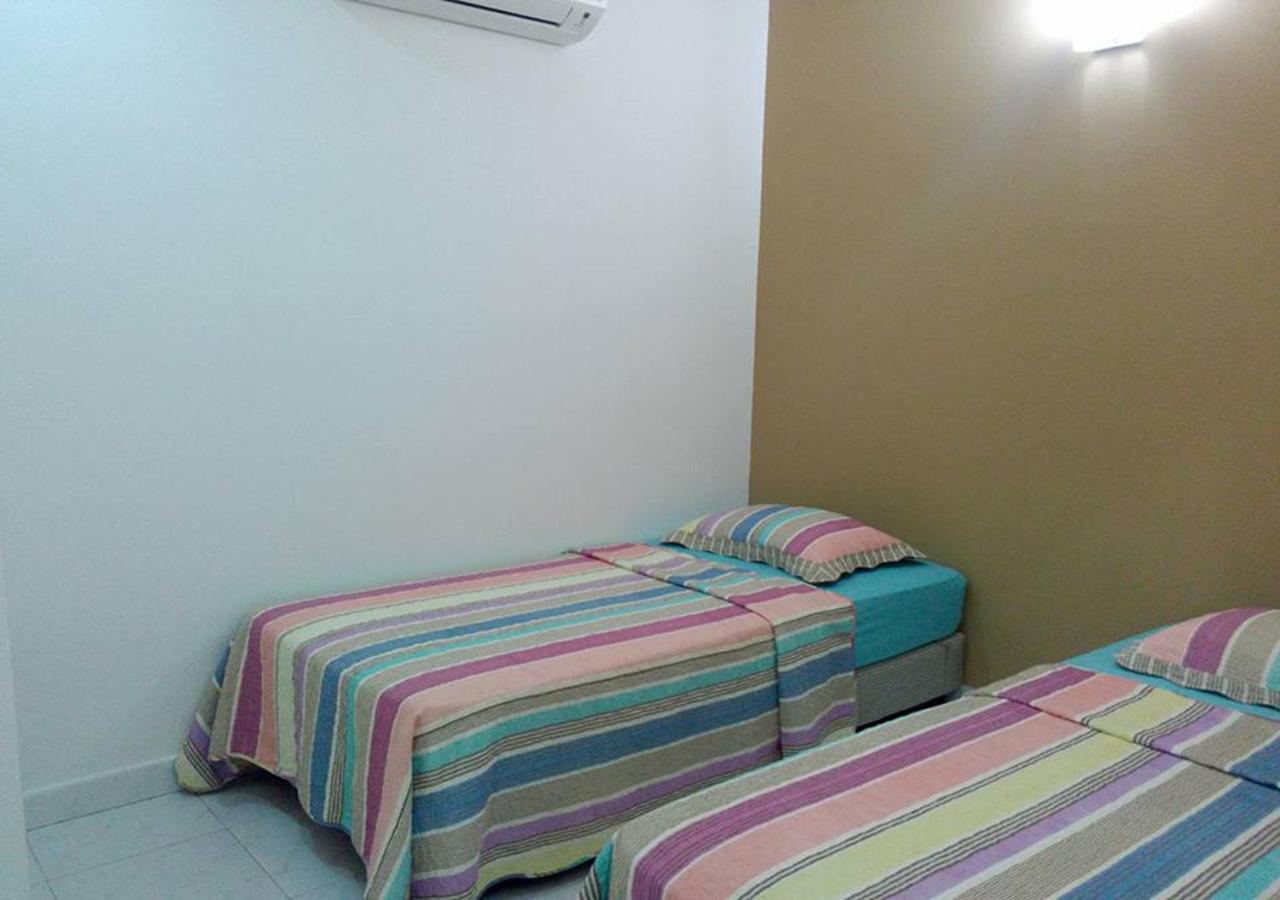 Cityscape Lodge: Budget-Friendly Stay with Free WiFi & Parking Lumut Exterior photo