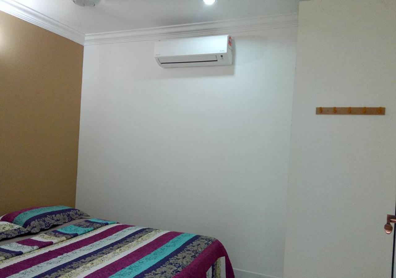 Cityscape Lodge: Budget-Friendly Stay with Free WiFi & Parking Lumut Exterior photo