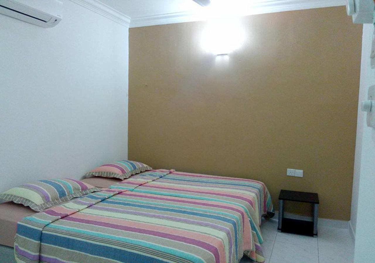 Cityscape Lodge: Budget-Friendly Stay with Free WiFi & Parking Lumut Exterior photo