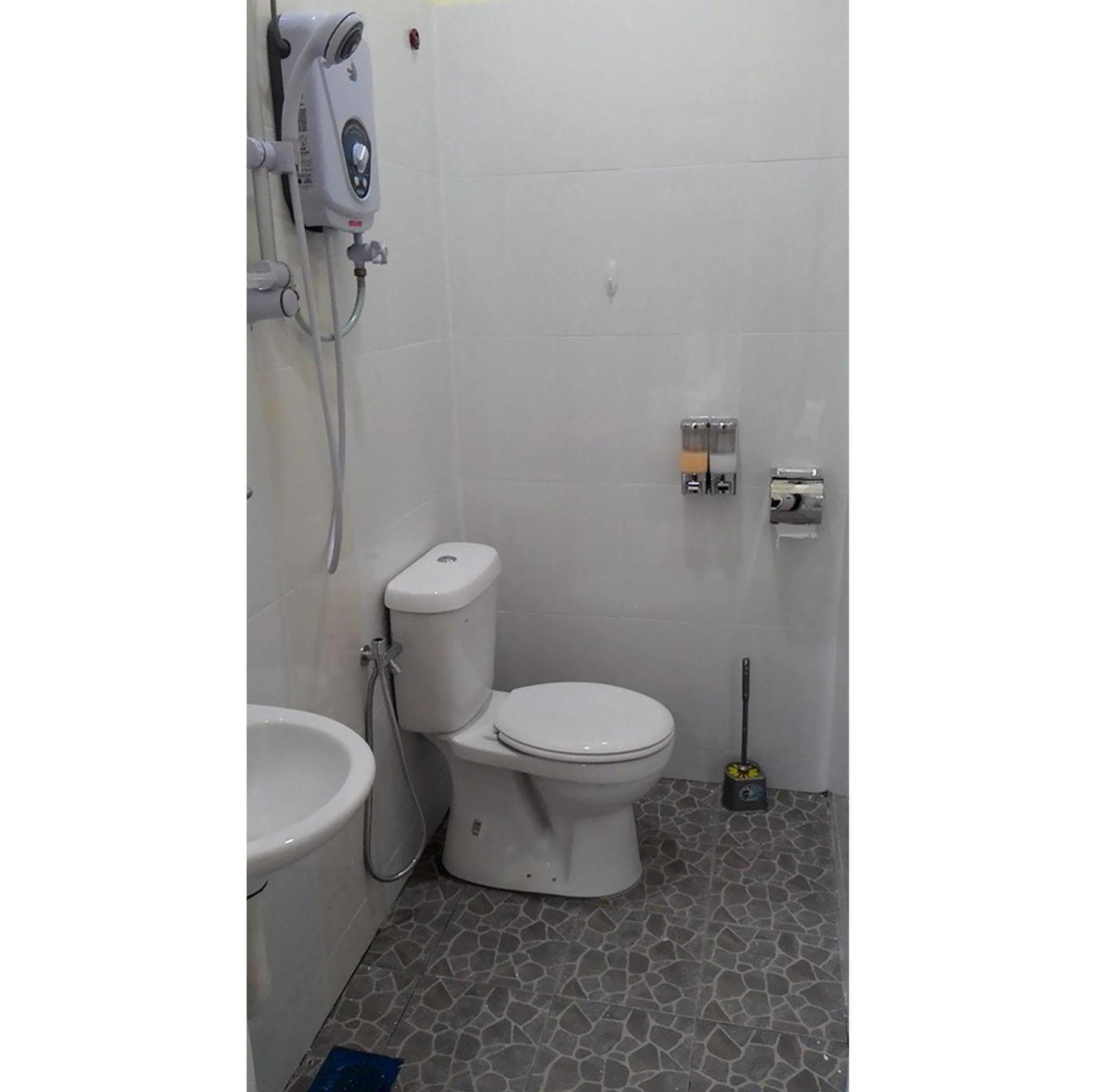 Cityscape Lodge: Budget-Friendly Stay with Free WiFi & Parking Lumut Exterior photo