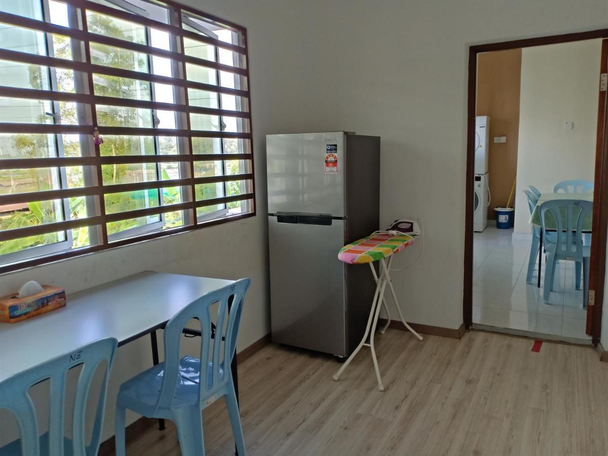 Cityscape Lodge: Budget-Friendly Stay with Free WiFi & Parking Lumut Exterior photo